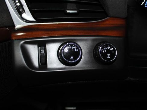 Used 2017 Cadillac Escalade Luxury image 25