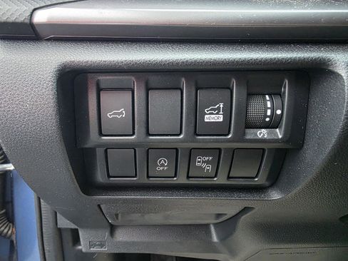 Used 2020 Subaru Forester Premium image 11