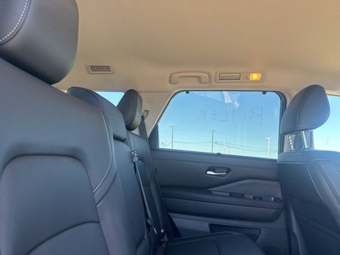Certified 2025 Nissan Pathfinder SL image 35
