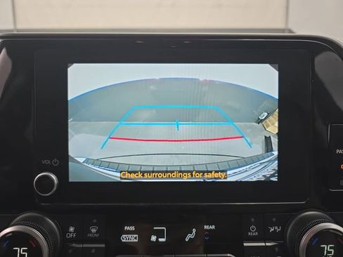 Used 2024 Toyota Highlander LE image 32