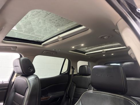 Used 2022 GMC Acadia Denali w/ Black Diamond Edition image 41