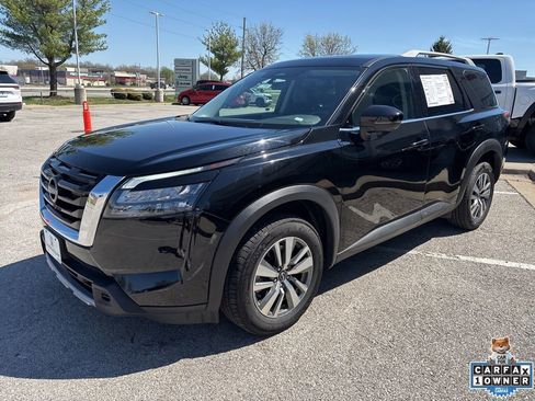 Used 2025 Nissan Pathfinder SL FWD image 13