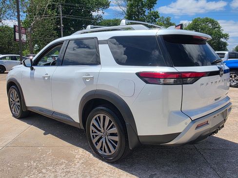 Used 2025 Nissan Pathfinder SL w/ SL Premium Package AWD/4WD image 18