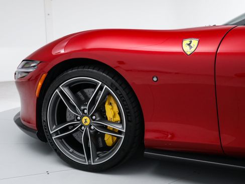 Certified 2025 Ferrari Roma Spider RWD image 18