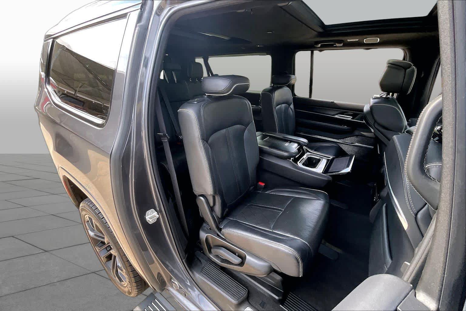 Used 2024 Jeep Grand Wagoneer L Series II w/ Quick Order Packagew 28T AWD/4WD image 18