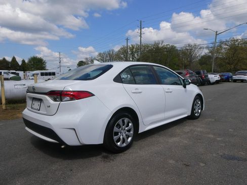 Used 2022 Toyota Corolla LE image 5