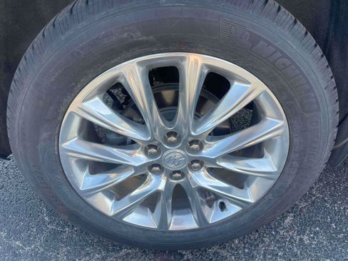 Used 2019 Buick Enclave Essence FWD image 11