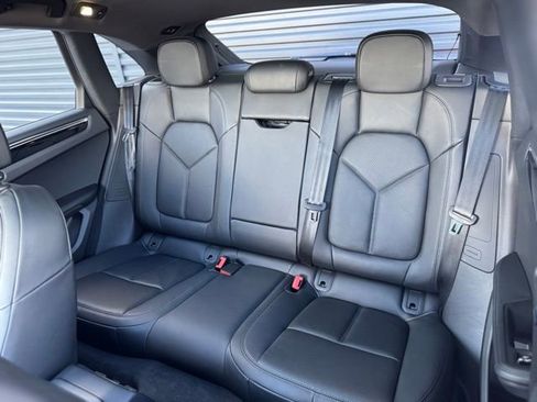 Certified 2026 Porsche Macan image 33