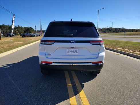 New 2025 Jeep Grand Cherokee Laredo X image 9