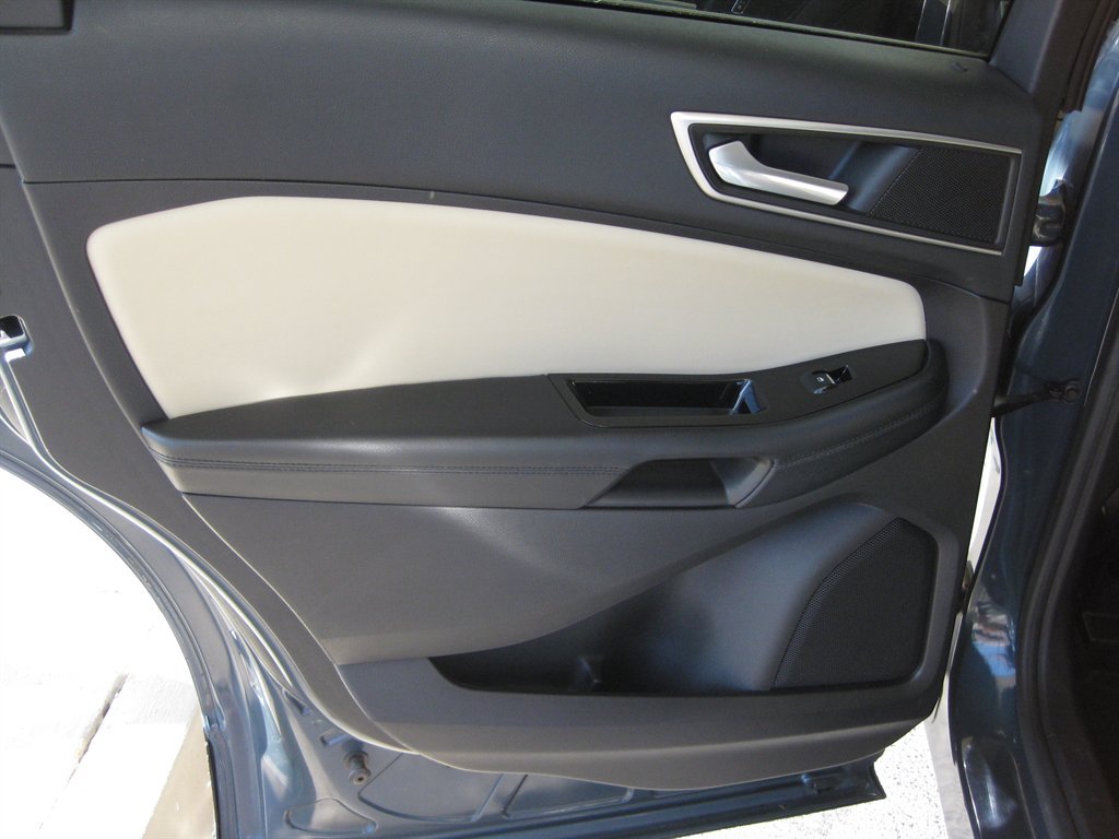 Used 2016 Ford Edge SEL w/ Equipment Group 201A FWD image 26