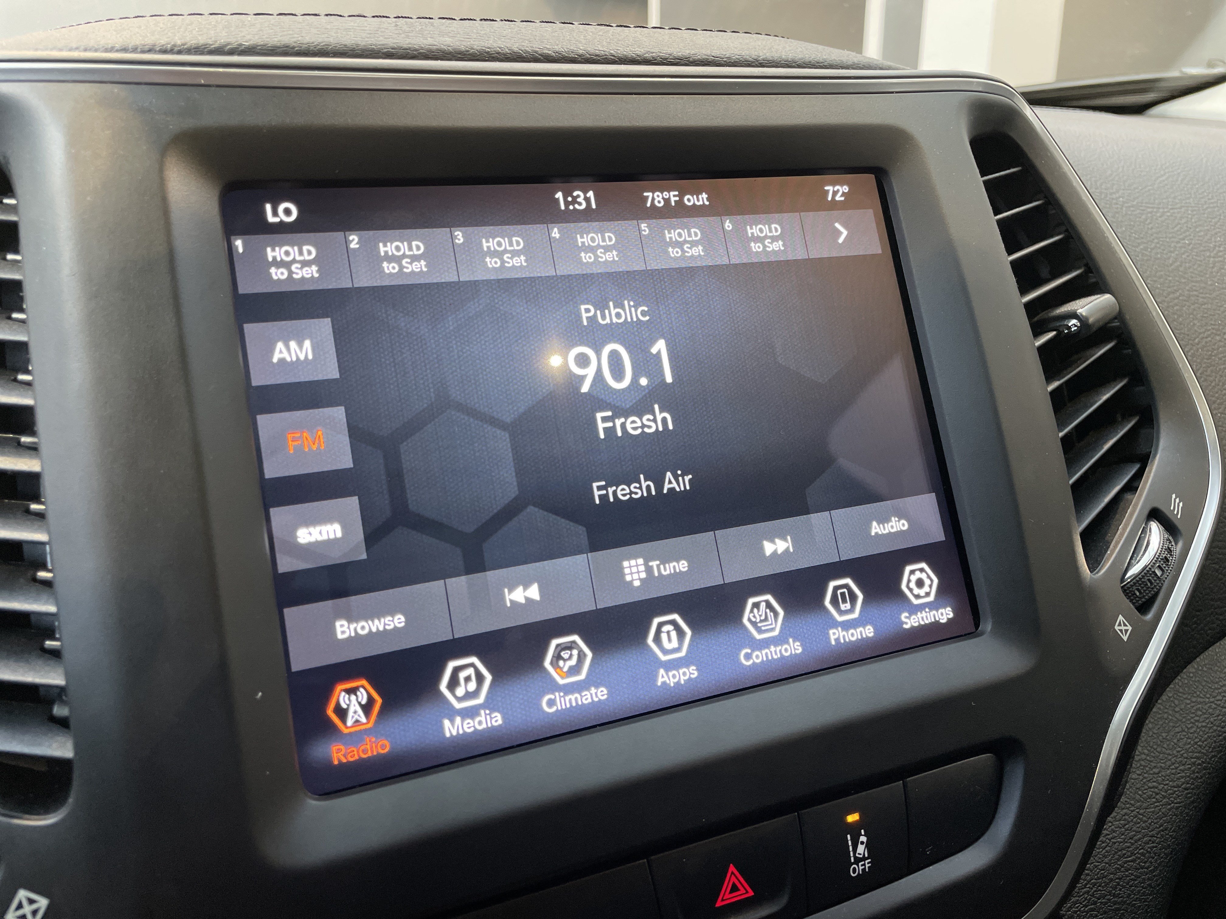 Used 2022 Jeep Cherokee Latitude Lux w/ Sun & Sound Group FWD image 25