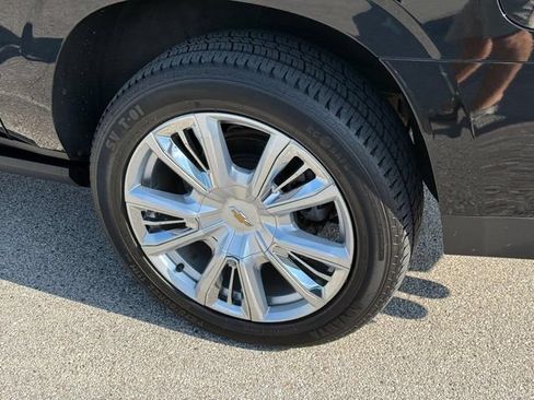 Used 2021 Chevrolet Suburban High Country w/ Premium Package 2 RWD image 9