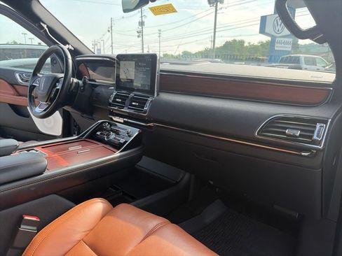 Used 2021 Lincoln Navigator Reserve w/ Luxury Package AWD/4WD image 39