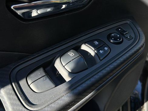 Used 2025 Nissan Versa SV w/ Trunk Package image 10