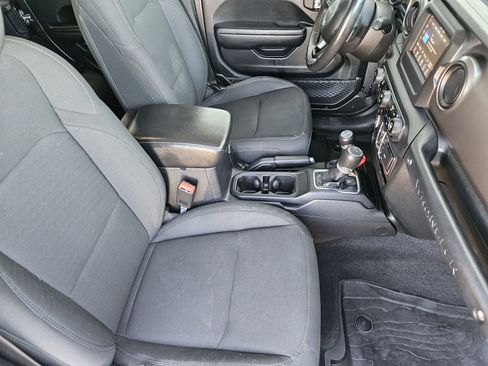 Used 2018 Jeep Wrangler Unlimited Sport S image 17