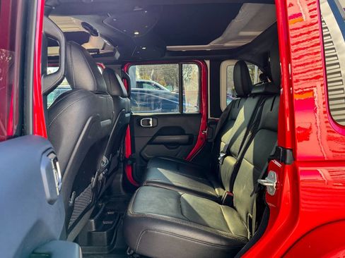 Used 2024 Jeep Wrangler Unlimited Sahara w/ Technology Group image 24