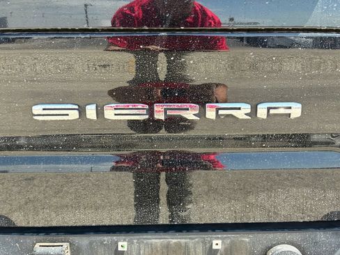 Used 2024 GMC Sierra 1500 AT4 w/ Technology Package AWD/4WD image 10