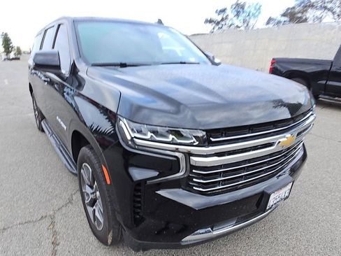 Used 2024 Chevrolet Suburban LT w/ LT Signature Plus Package RWD image 2