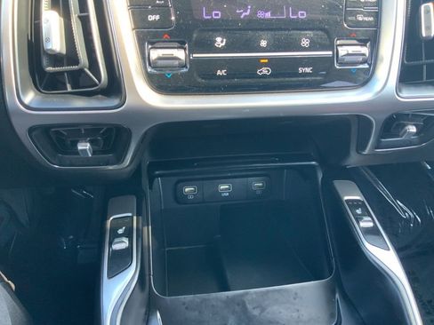 Used 2022 Kia Sorento S FWD image 22