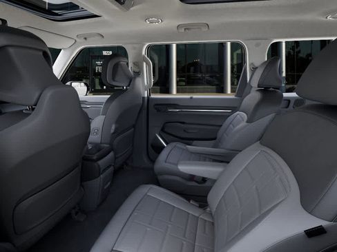 New 2026 Kia EV9 Land image 18