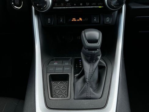 Used 2025 Toyota RAV4 XLE image 23