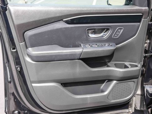 Used 2025 Honda Pilot Touring image 27