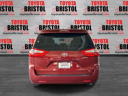 Used 2015 Toyota Sienna LE image 4