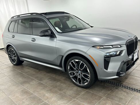 Used 2025 BMW X7 M60i w/ Climate Comfort Package image 6