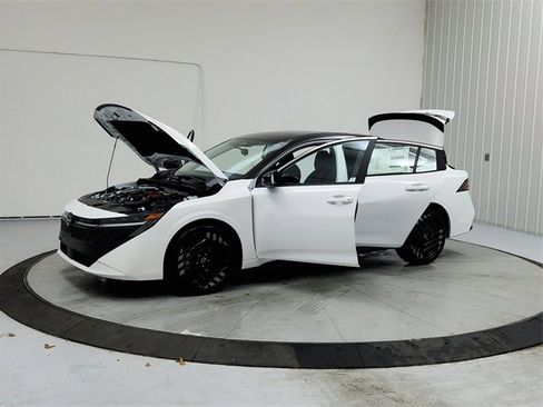 New 2026 Nissan Sentra SR w/ Floor Mat Package image 11