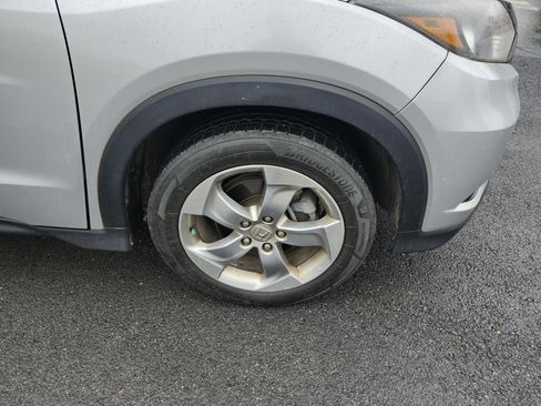 Used 2016 Honda HR-V LX image 9