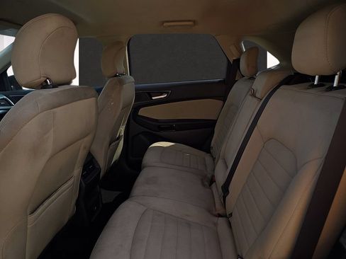 Used 2019 Ford Edge SE FWD image 9