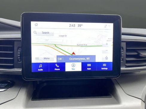 Used 2022 Ford Explorer XLT w/ Equipment Group 202A image 10