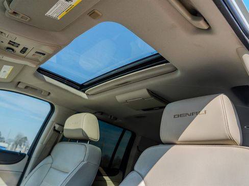 Used 2015 GMC Yukon XL Denali w/ Premium Package image 30