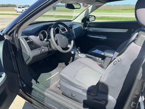 Used 2009 Chrysler Sebring Touring w/ Electronics Convenience Group FWD image 7
