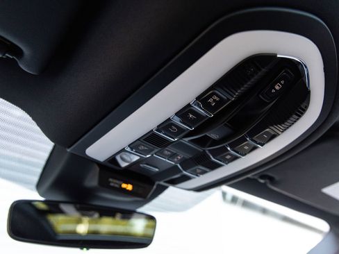 Certified 2026 Porsche Macan image 19