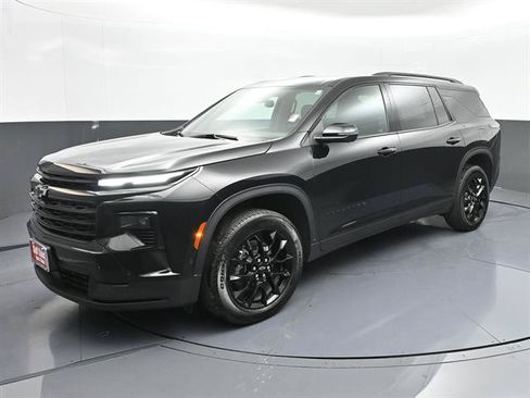 Used 2024 Chevrolet Traverse LT w/ Enhanced Driving Package FWD image 1