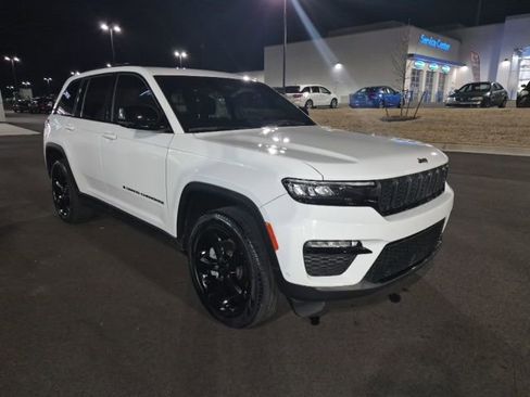 Used 2024 Jeep Grand Cherokee Limited w/ Luxury Tech Group II image 2