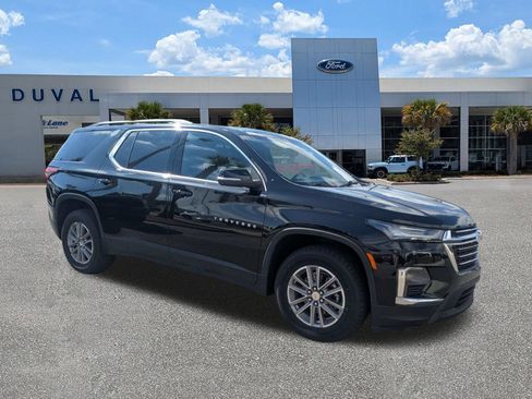 Used 2023 Chevrolet Traverse LT FWD image 2