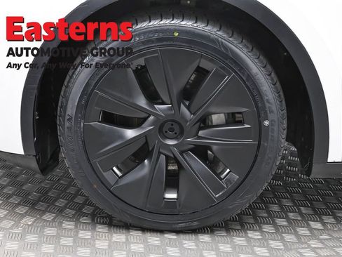 Used 2022 Tesla Model Y Long Range image 27