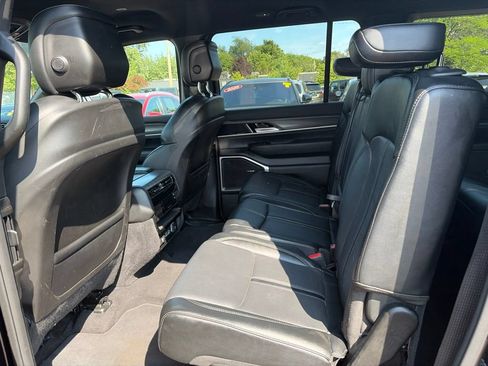Certified 2024 Jeep Wagoneer L Series II w/ Flexible Seating Group AWD/4WD image 15