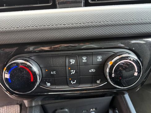 Used 2025 Chevrolet TrailBlazer LT w/ LT Cold Weather Package AWD/4WD image 19
