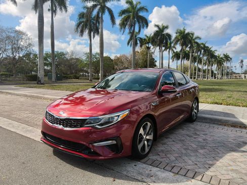 Used 2020 Kia Optima S FWD image 2