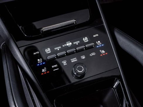 Certified 2025 Porsche Cayenne Coupe image 24