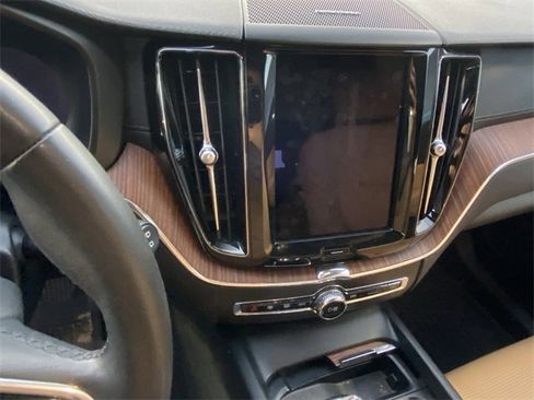 Used 2023 Volvo XC60 B5 Ultimate w/ Protection Package Premier image 11