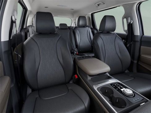 New 2025 Kia Carnival EX image 15