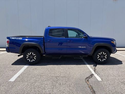 Used 2023 Toyota Tacoma TRD Off-Road w/ TRD Premium Off Road Package AWD/4WD image 7