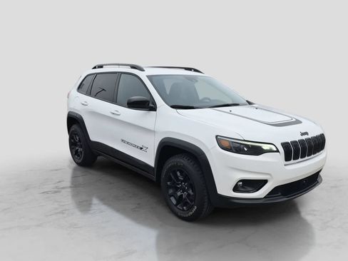 Used 2022 Jeep Cherokee Latitude AWD/4WD image 2