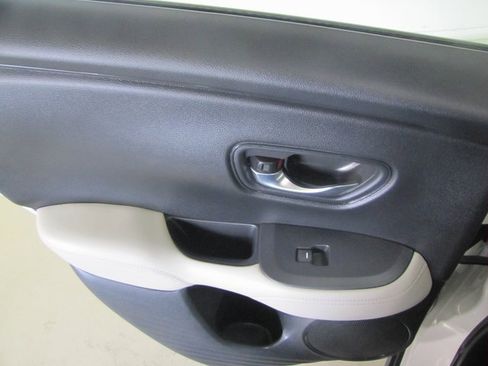 Certified 2025 Honda HR-V LX image 13