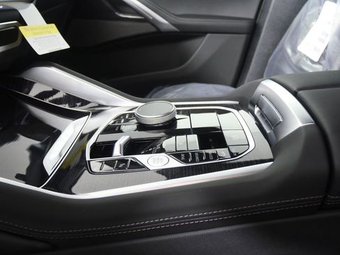 New 2026 BMW X6 xDrive40i w/ Climate Comfort Package image 22