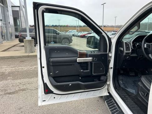 Used 2015 Ford F150 Lariat image 31